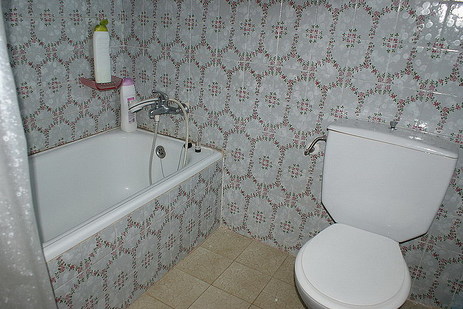 Salle-de-bains avec baignoire, 1er étage, maison Plenamar, Benicarlo