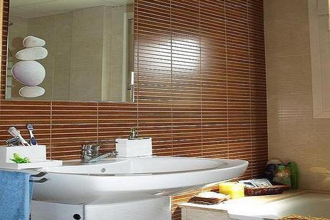 Salle de bains avec baignoire, Maison mittoyenne Ciudad Jardín, Peñiscola