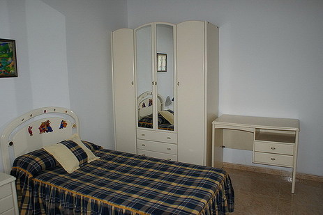 Armoire chambre individuelle, Appartement Papa Luna, Benicarló